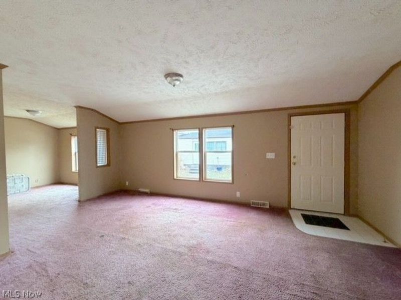 527 W 3rd Street , Uhrichsville, OH 44683 Photo 4