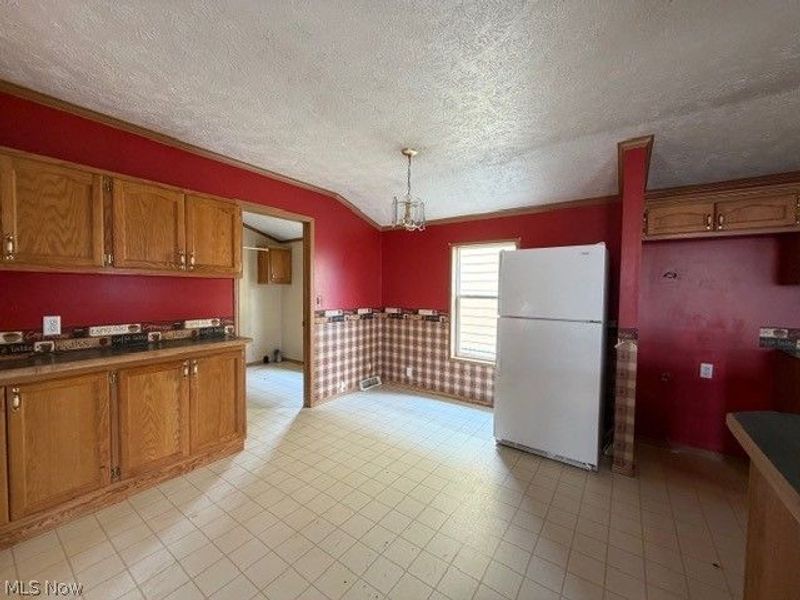 527 W 3rd Street , Uhrichsville, OH 44683 Photo 8