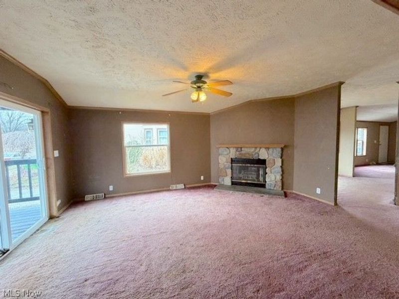 527 W 3rd Street , Uhrichsville, OH 44683 Photo 9