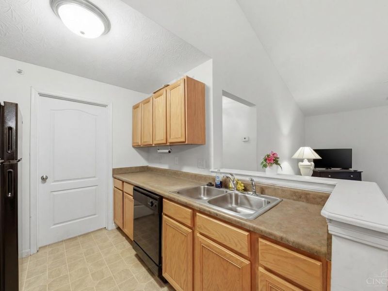 3414 North Bend Road, Unit 8, Cincinnati, OH 45239 Photo 15