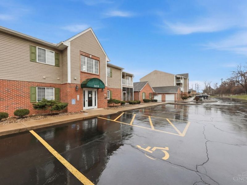 3414 North Bend Road, Unit 8, Cincinnati, OH 45239 Photo 2