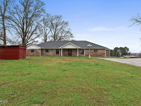 1837 Highway 588 , Ellisville, MS 39437