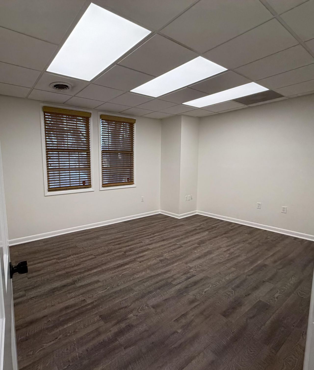 2850 Ashley Phosphate Road Photo 10