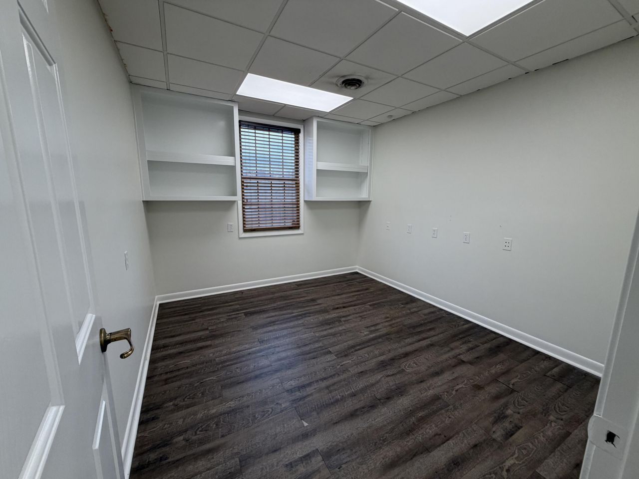 2850 Ashley Phosphate Road Photo 12