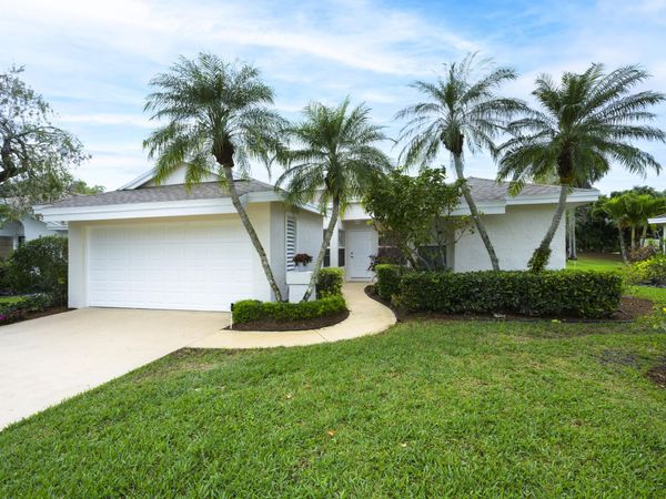 6890 Touchstone Circle, Palm Beach Gardens, FL 33418