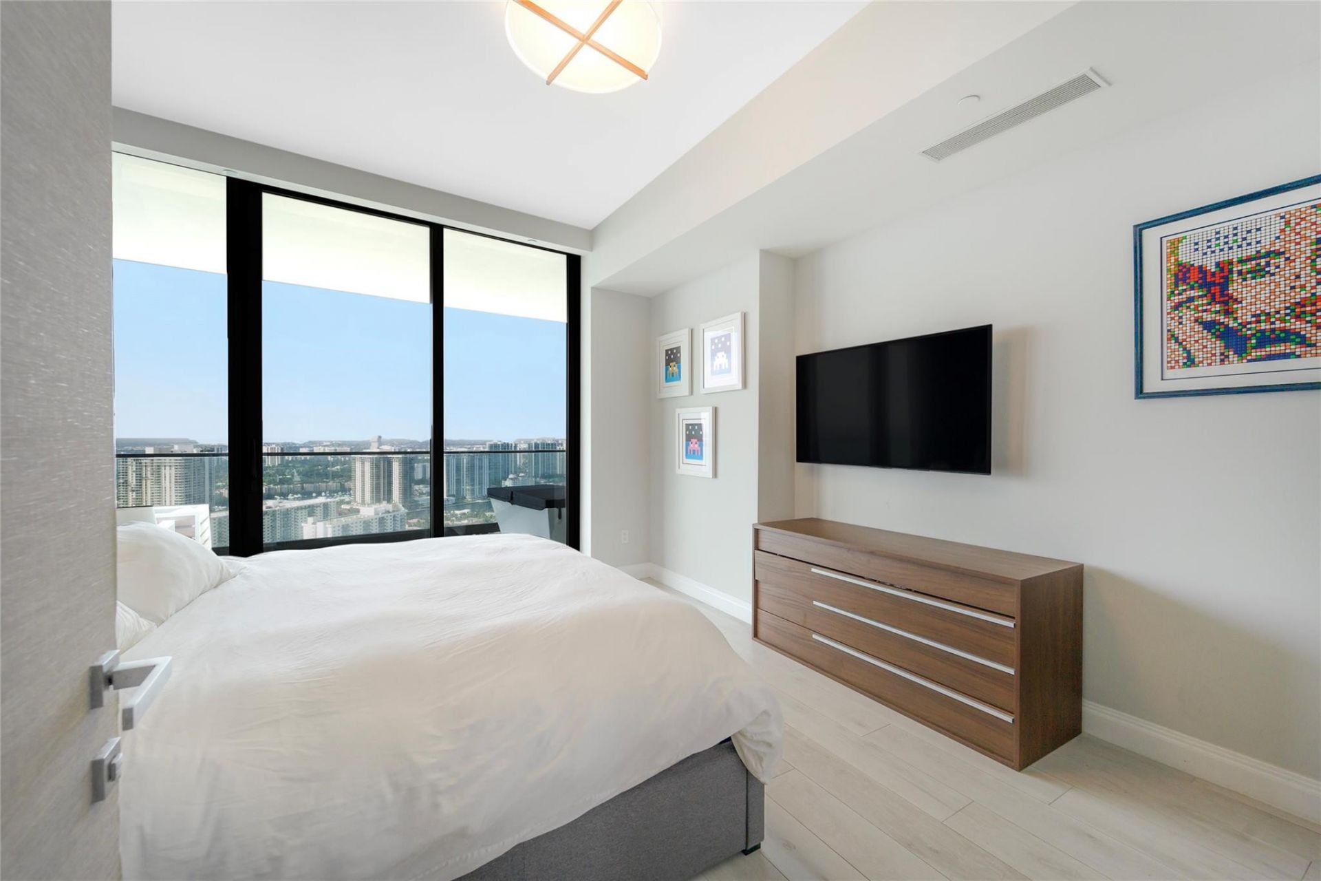 18975 Collins Avenue, Unit 3303, Sunny Isles Beach, FL 33160 Photo