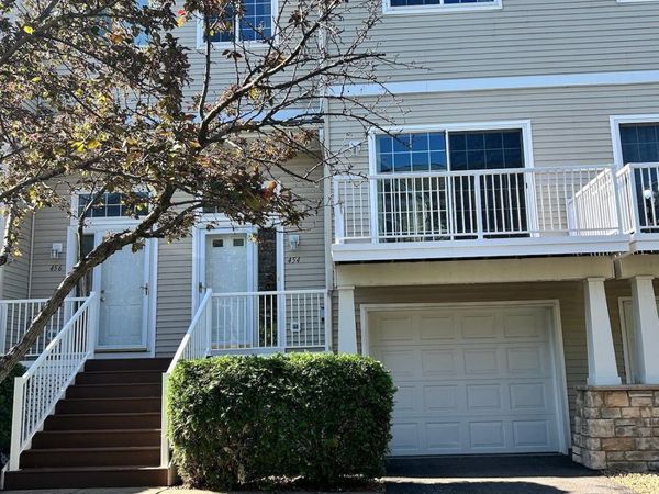 454 Willoughby Way W, Hopkins, MN 55305