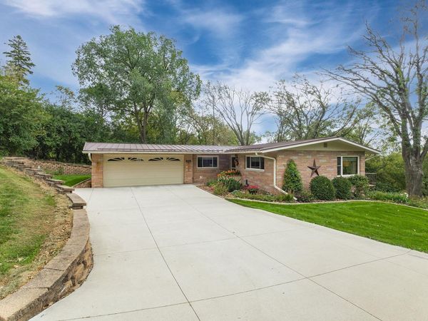 1800 Hiawatha Court NE, Rochester, MN 55906