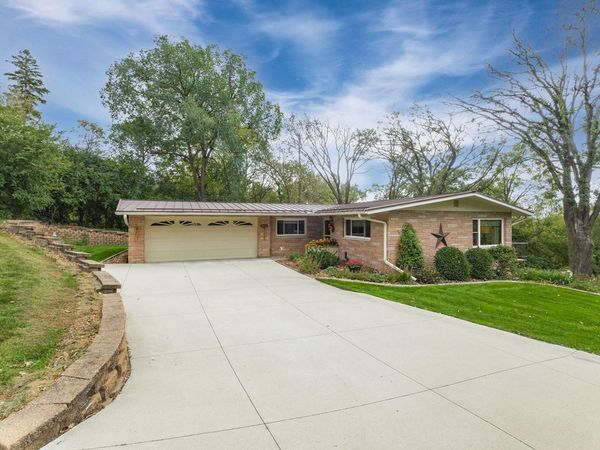 1800 Hiawatha Court NE, Rochester, MN 55906