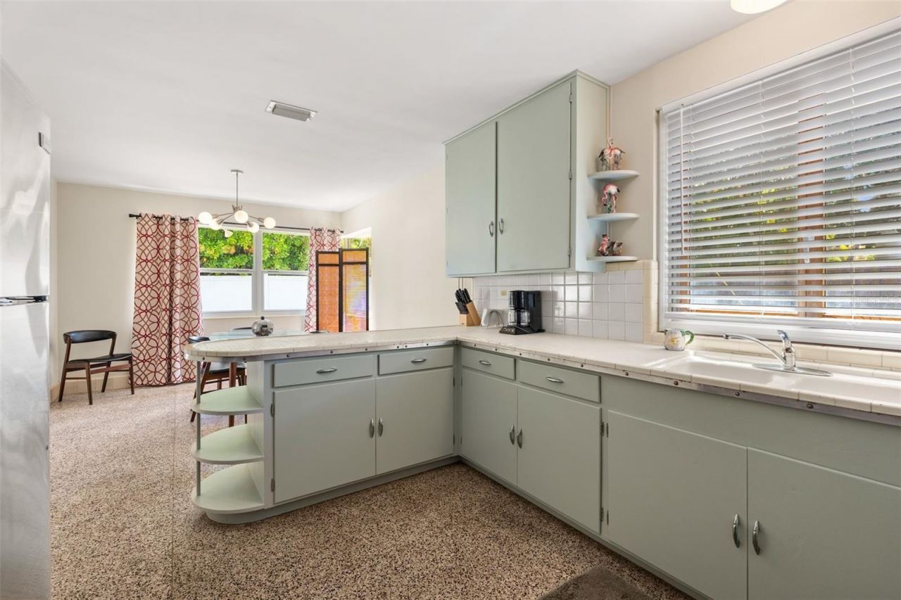 7549 Westmoreland Drive, Sarasota, FL 34243 Photo