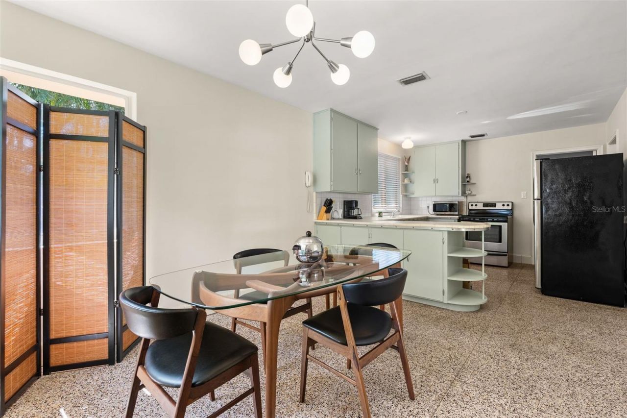 7549 Westmoreland Drive, Sarasota, FL 34243 Photo