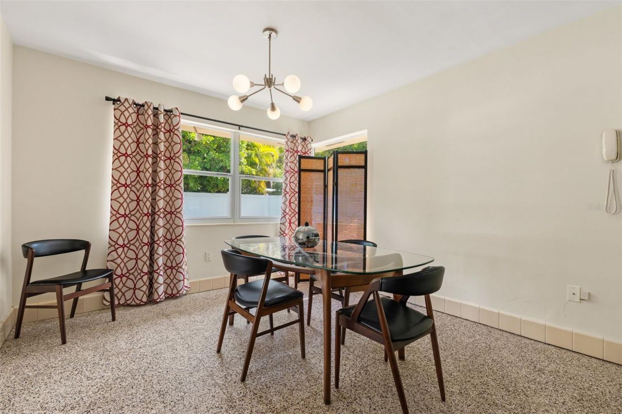 7549 Westmoreland Drive, Sarasota, FL 34243 Photo