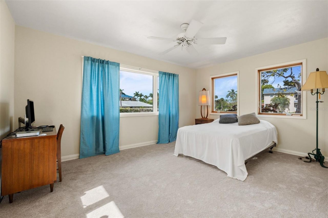 7549 Westmoreland Drive, Sarasota, FL 34243 Photo