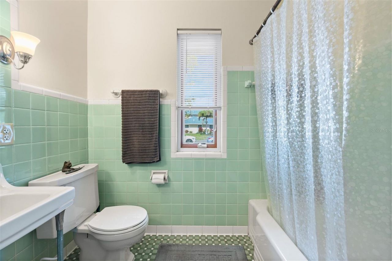 7549 Westmoreland Drive, Sarasota, FL 34243 Photo