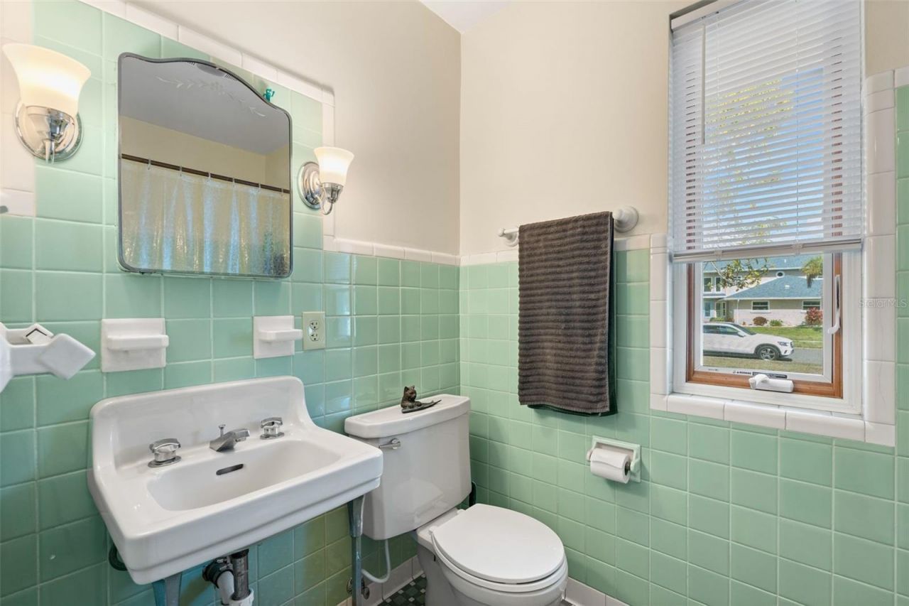 7549 Westmoreland Drive, Sarasota, FL 34243 Photo