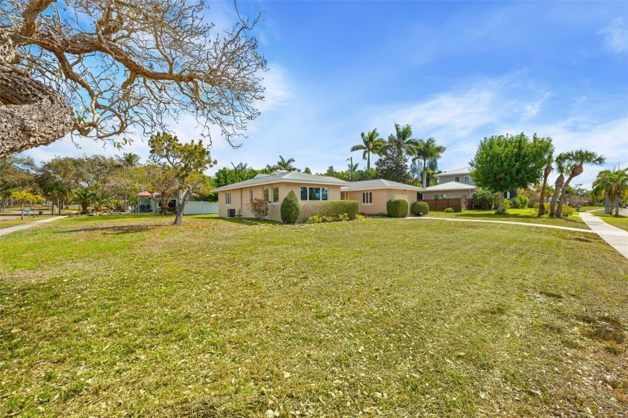 7549 Westmoreland Drive, Sarasota, FL 34243 Photo