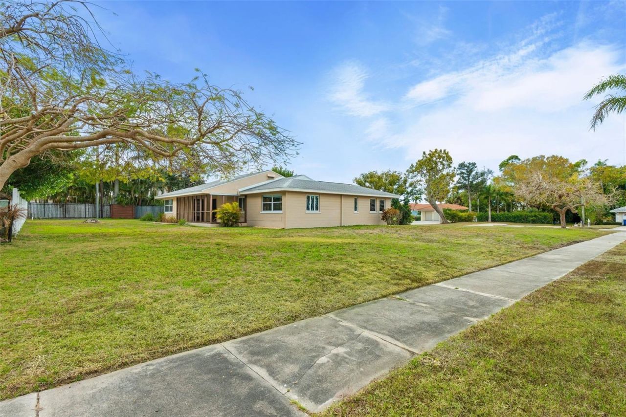 7549 Westmoreland Drive, Sarasota, FL 34243 Photo