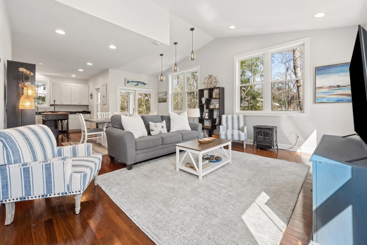 231 Watson Way Photo 7