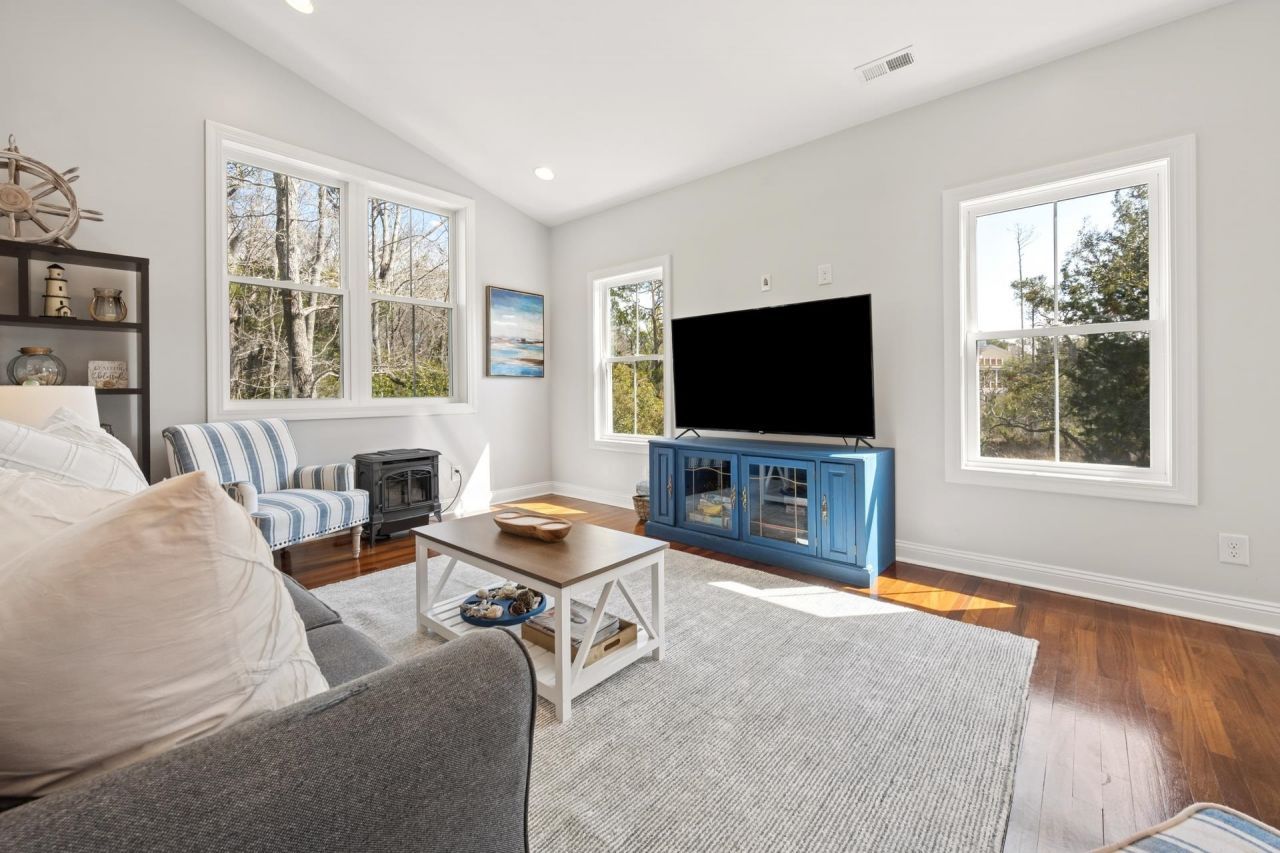 231 Watson Way Photo 8