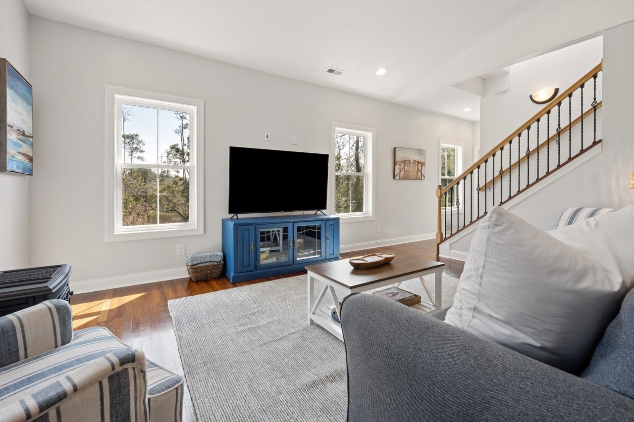 231 Watson Way Photo 9