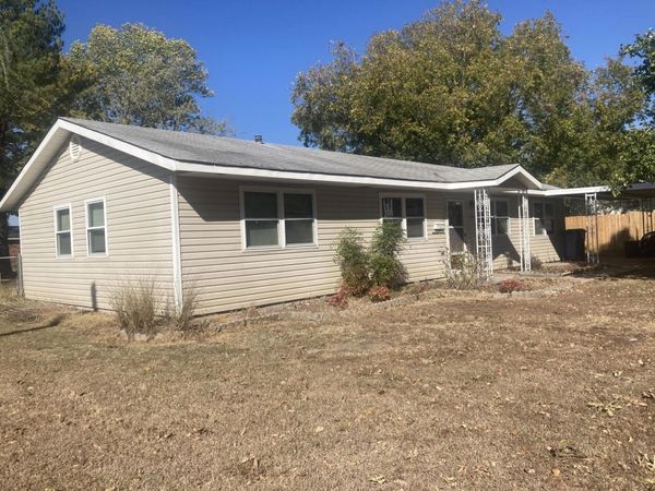 712 C St SE , Miami, OK 74354