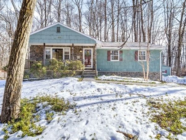 26 Winding Way, Holland, NJ 08848