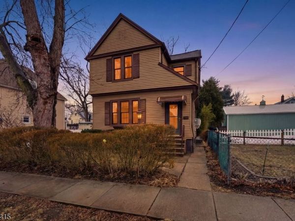 608 Meadow St, Roselle, NJ 07203