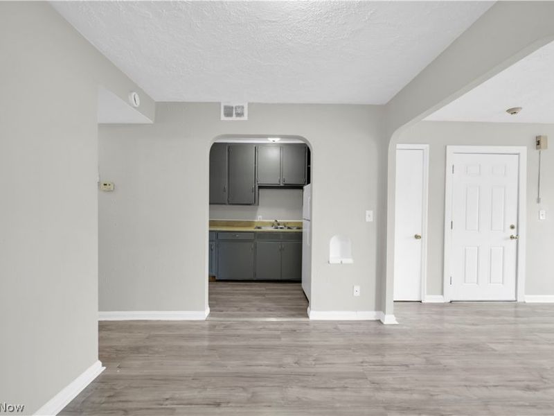 5208 Lee Road , Unit 3, Maple Heights, OH 44137 Photo 11