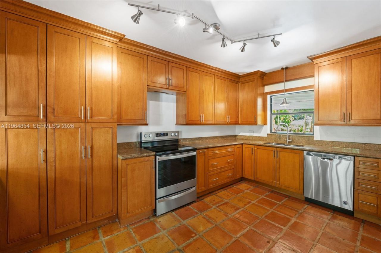 1745 NE 137th Ter , North Miami, FL 33181 Photo