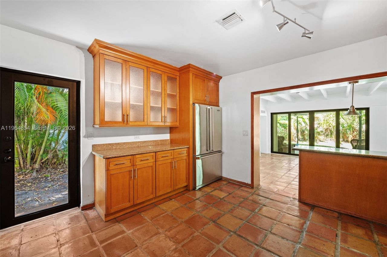 1745 NE 137th Ter, North Miami, FL 33181 Photo