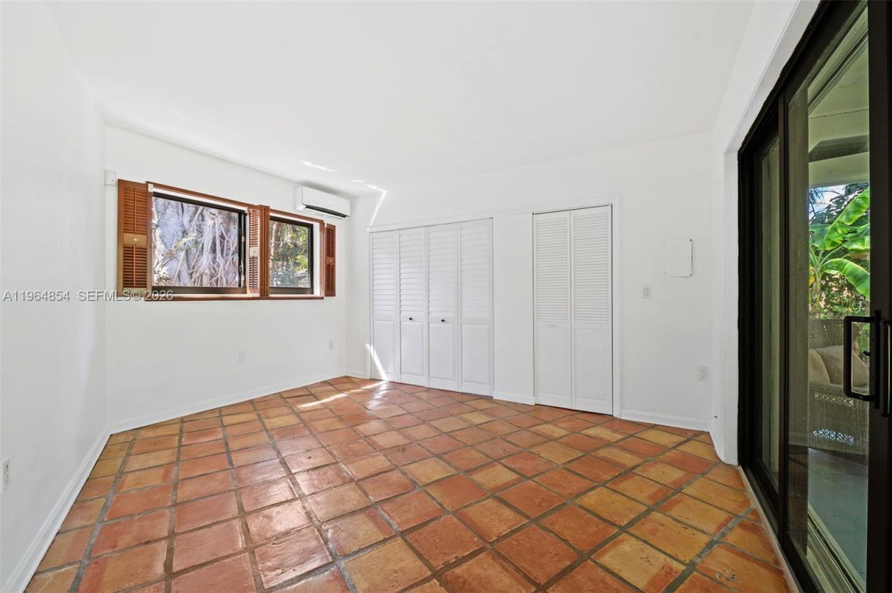 1745 NE 137th Ter, North Miami, FL 33181 Photo