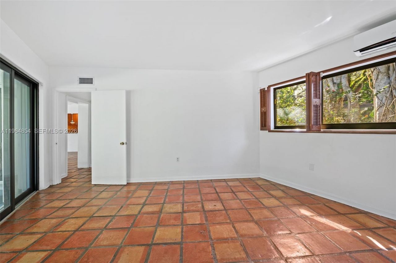 1745 NE 137th Ter , North Miami, FL 33181 Photo