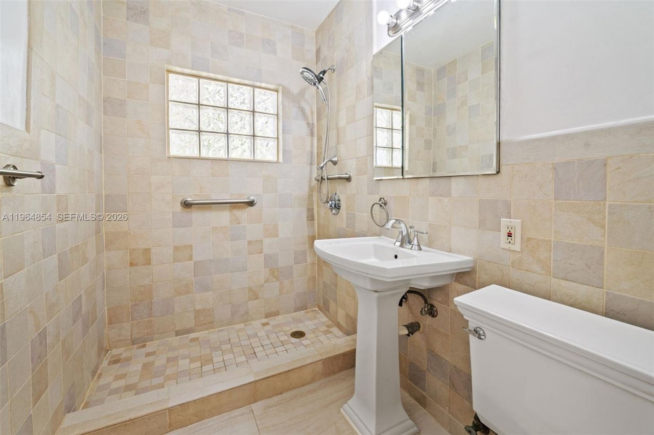 1745 NE 137th Ter, North Miami, FL 33181 Photo