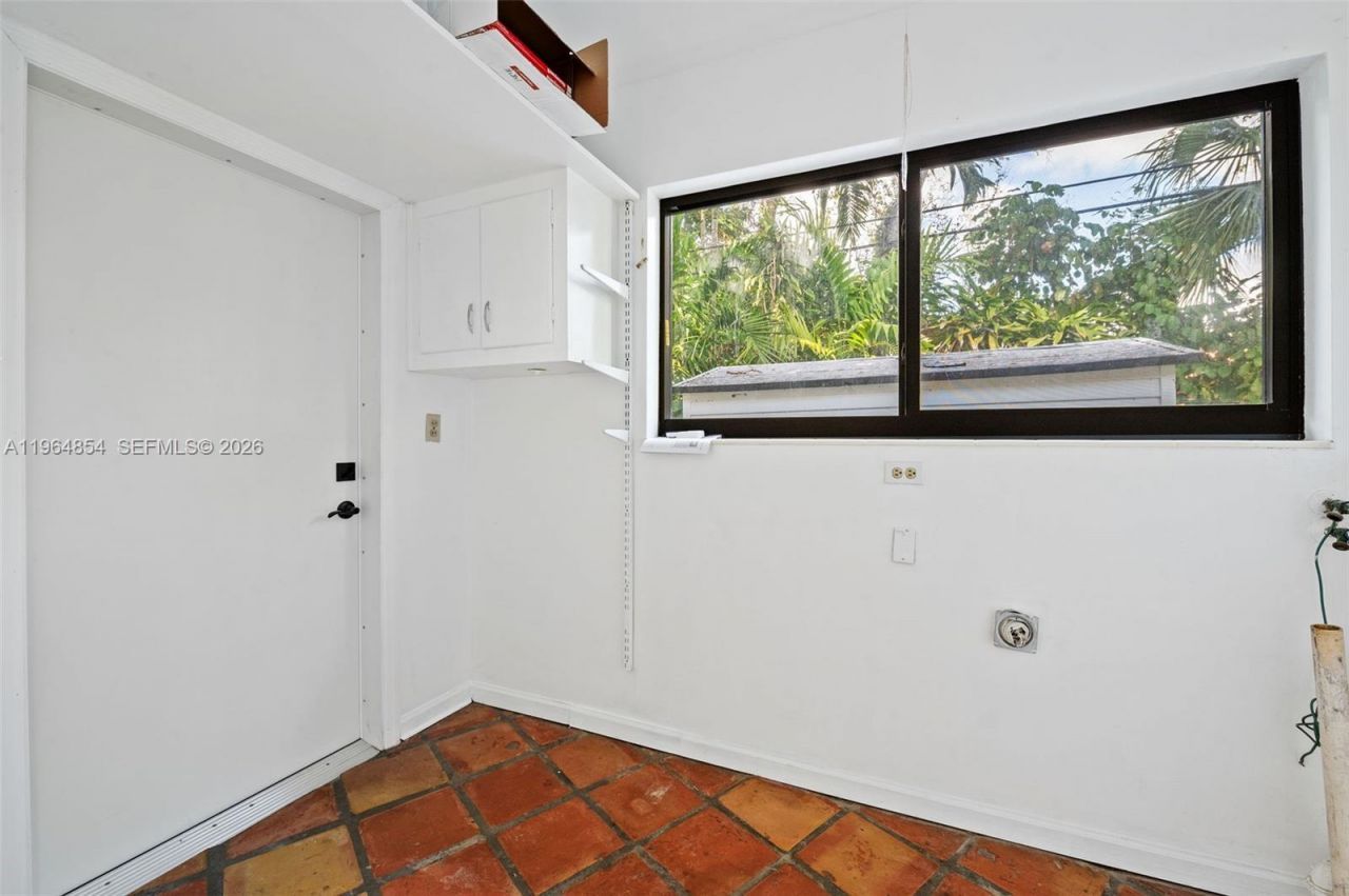 1745 NE 137th Ter, North Miami, FL 33181 Photo