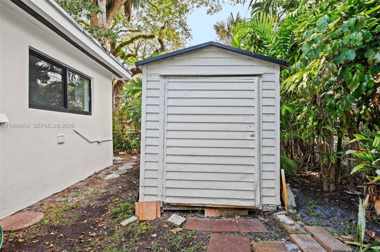 1745 NE 137th Ter , North Miami, FL 33181 Photo