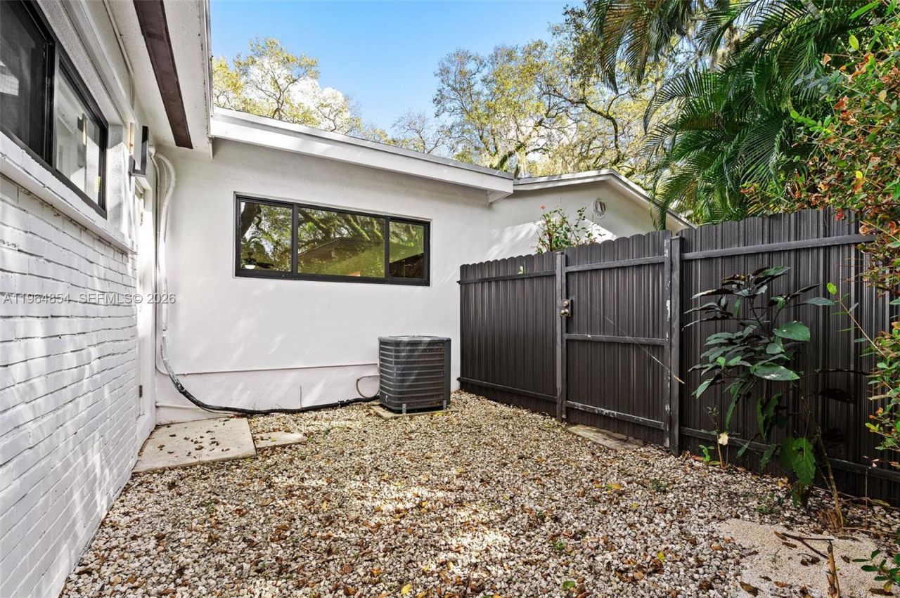 1745 NE 137th Ter , North Miami, FL 33181 Photo