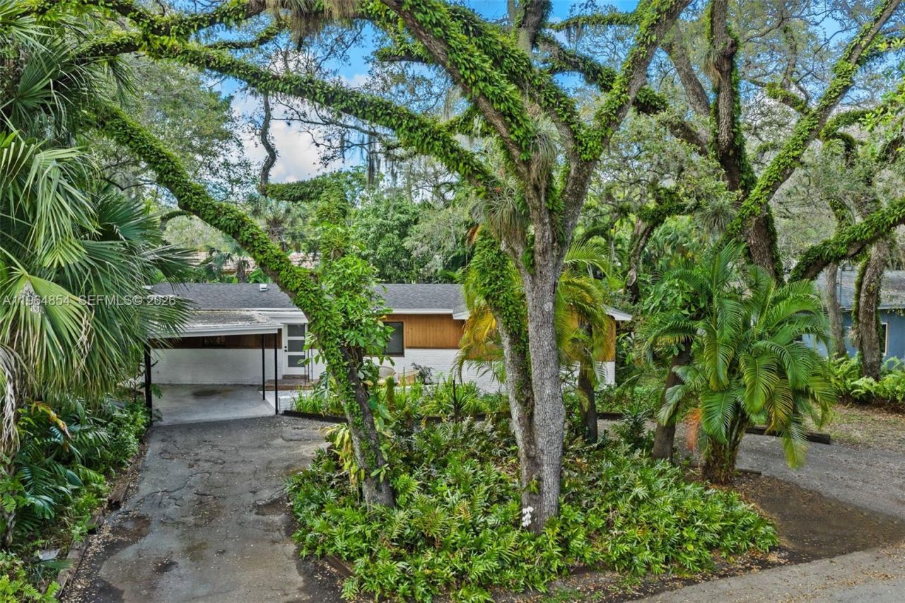 1745 NE 137th Ter , North Miami, FL 33181 Photo