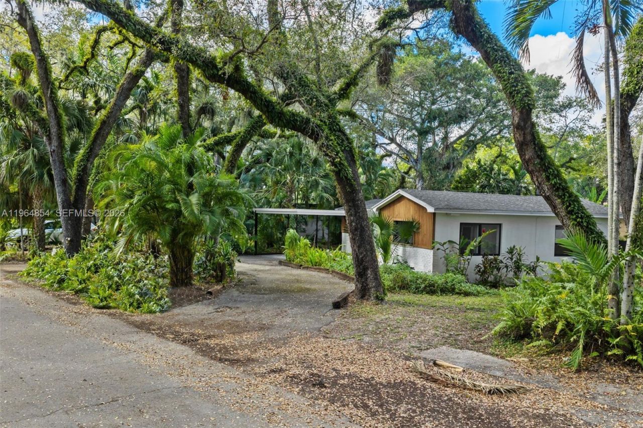 1745 NE 137th Ter , North Miami, FL 33181 Photo