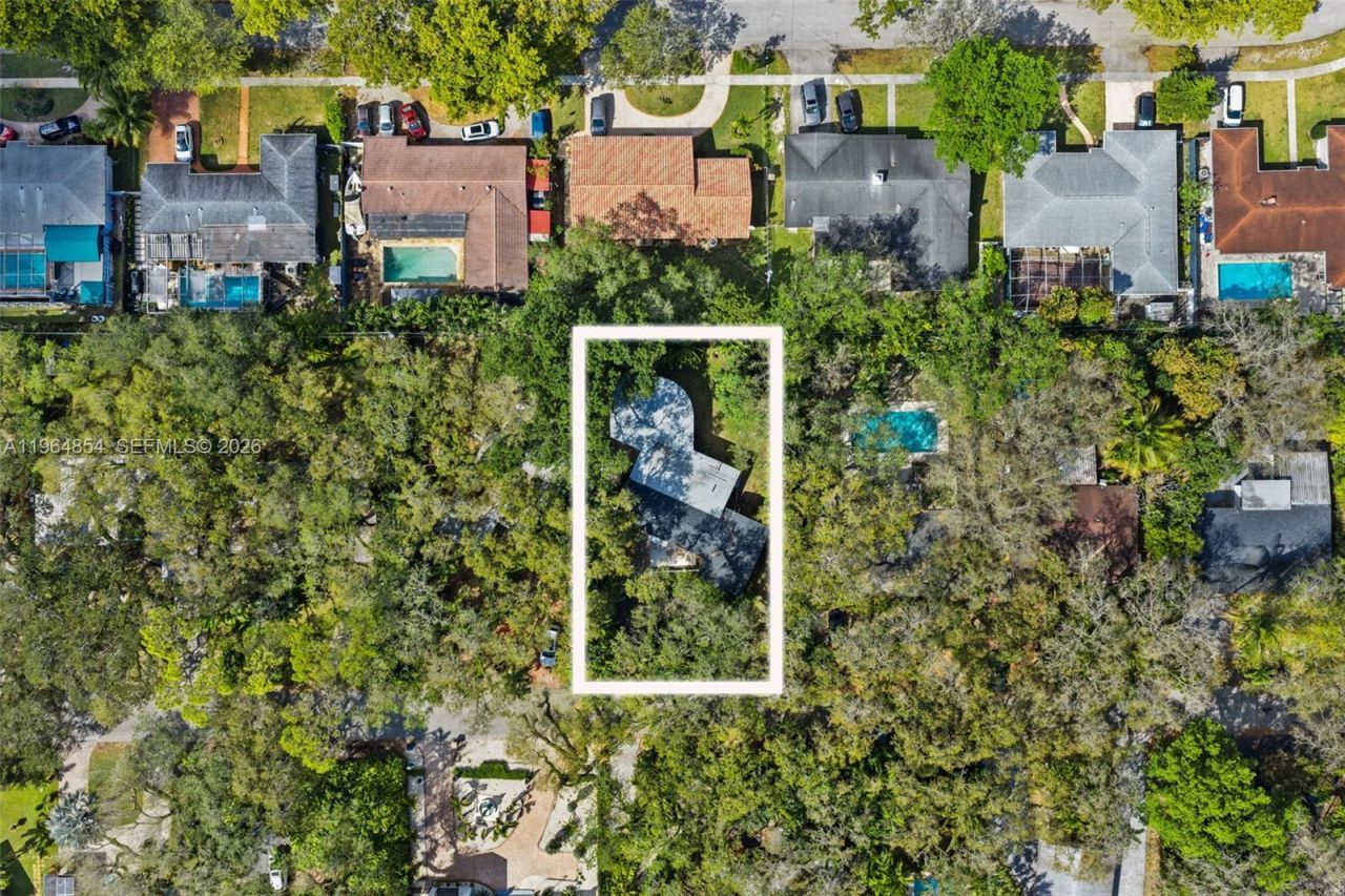 1745 NE 137th Ter, North Miami, FL 33181 Photo