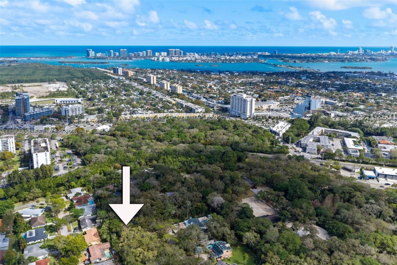 1745 NE 137th Ter, North Miami, FL 33181 Photo