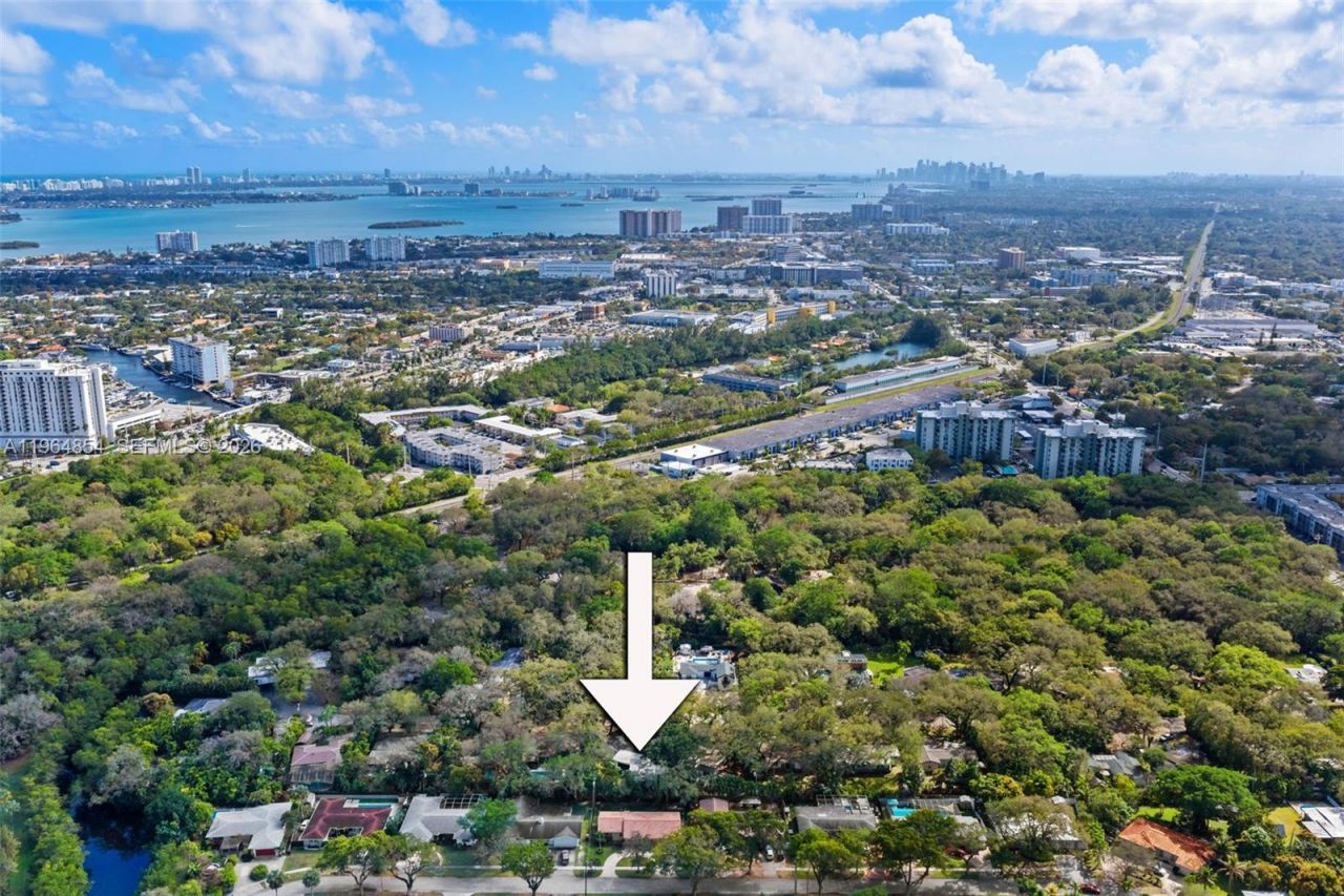 1745 NE 137th Ter, North Miami, FL 33181 Photo