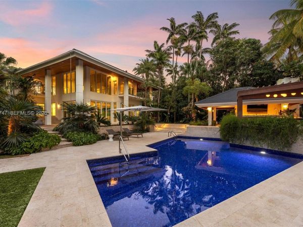 7150 W Lago Dr, Coral Gables, FL 33143