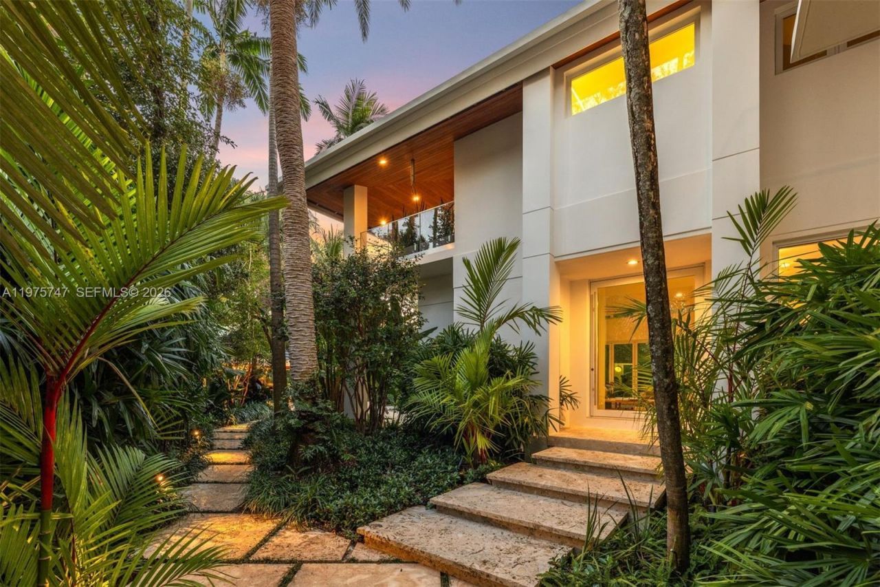 7150 W Lago Dr , Coral Gables, FL 33143 Photo