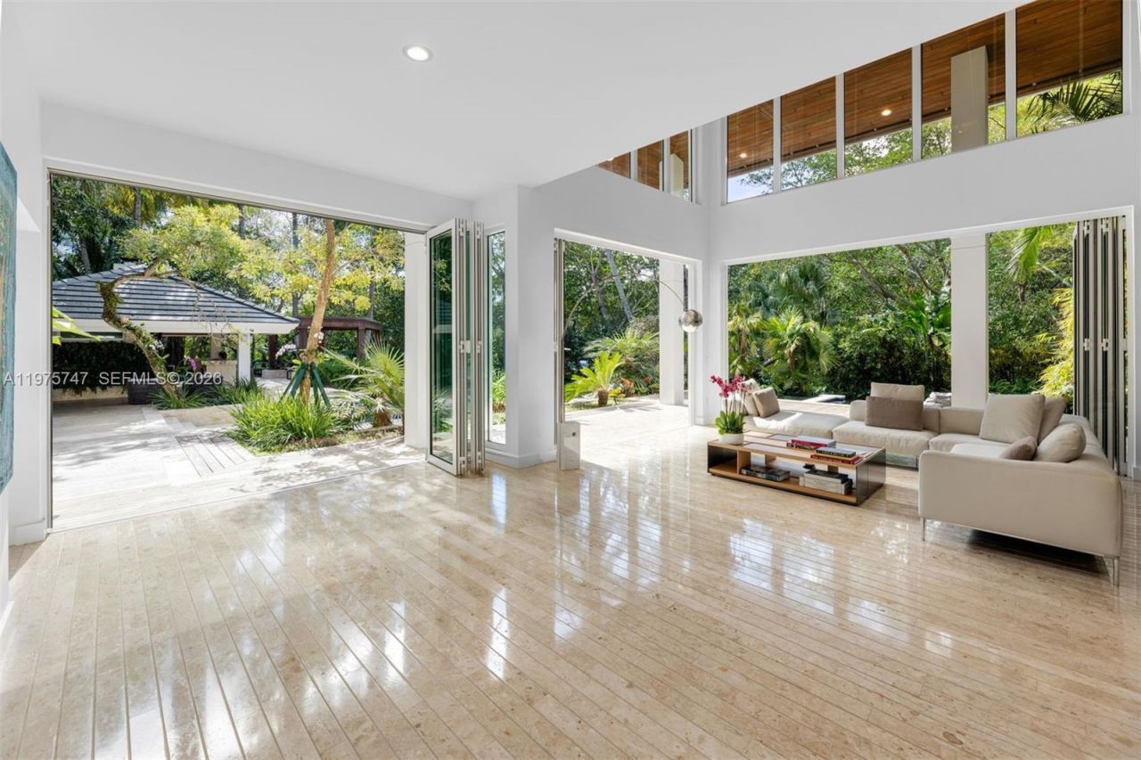 7150 W Lago Dr, Coral Gables, FL 33143 Photo