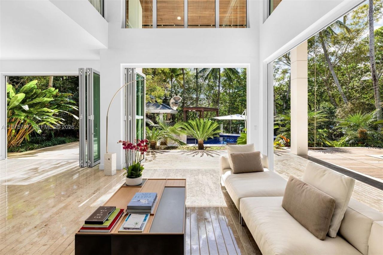 7150 W Lago Dr, Coral Gables, FL 33143 Photo