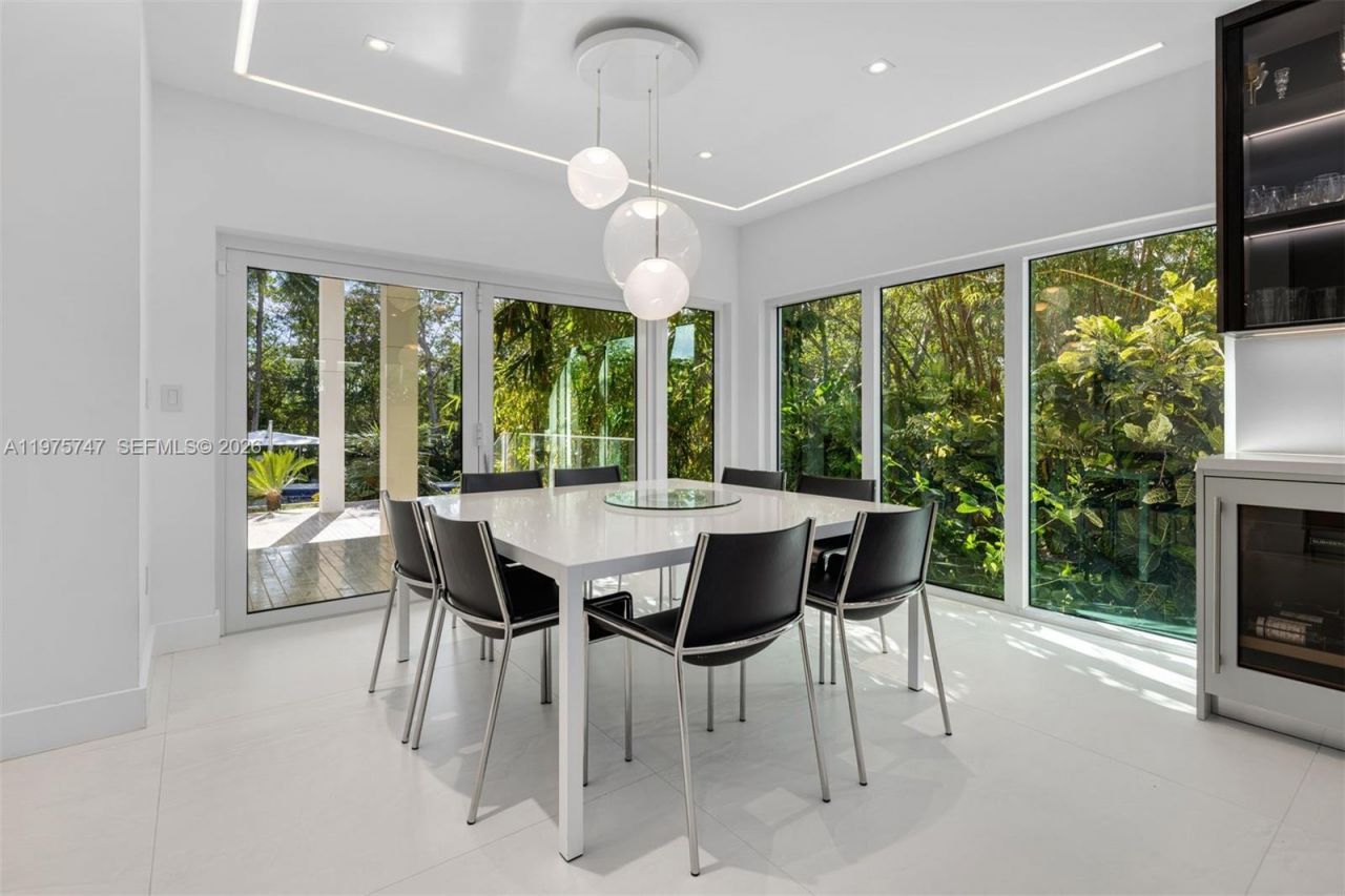 7150 W Lago Dr, Coral Gables, FL 33143 Photo