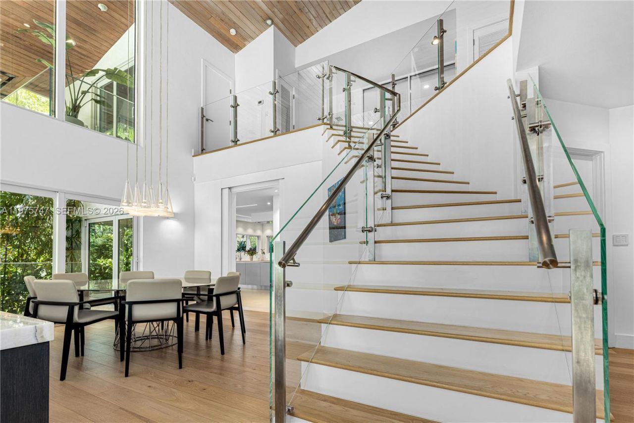 7150 W Lago Dr, Coral Gables, FL 33143 Photo