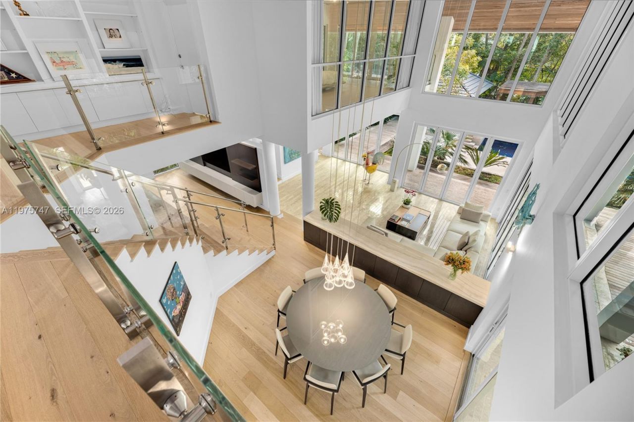 7150 W Lago Dr, Coral Gables, FL 33143 Photo