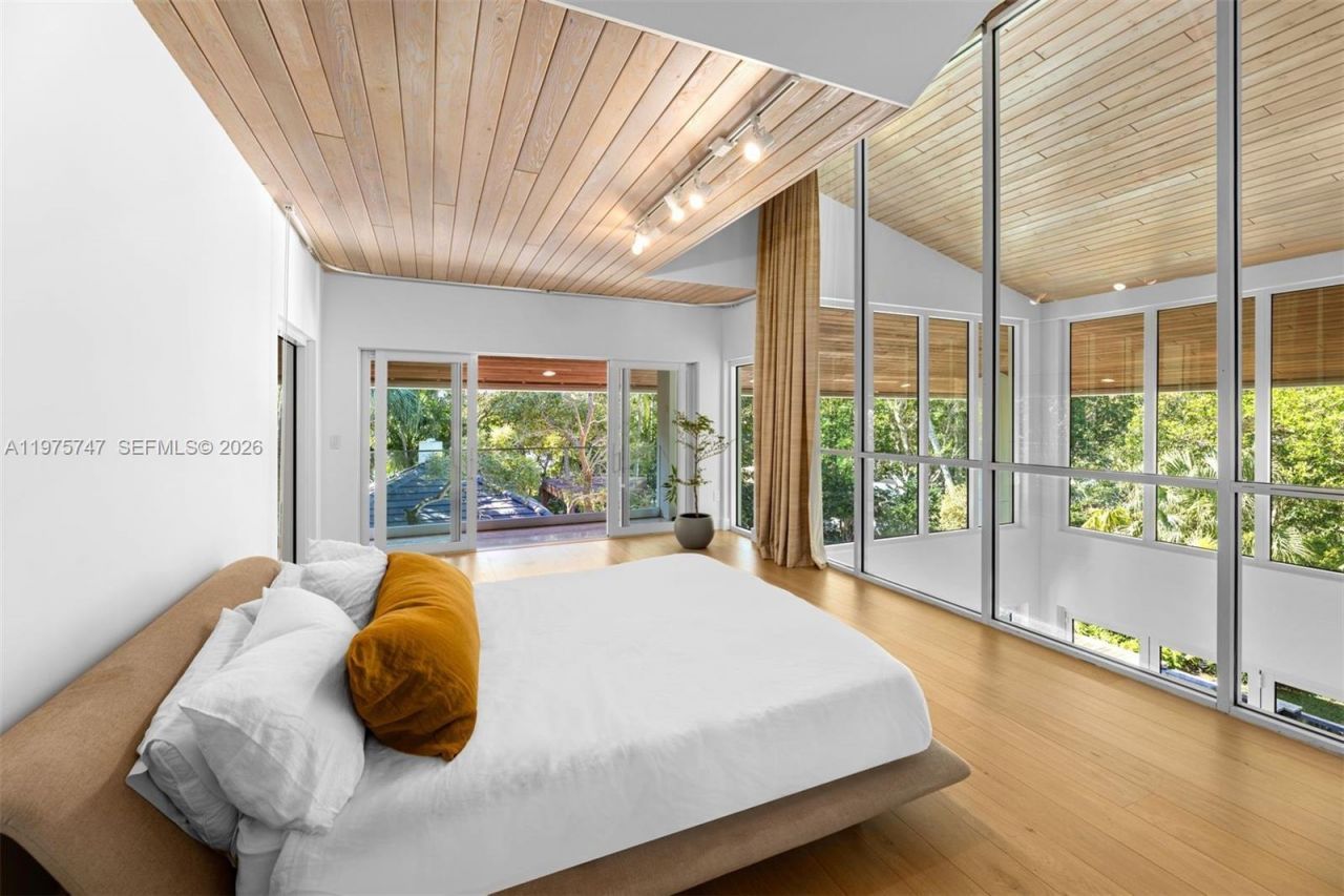 7150 W Lago Dr, Coral Gables, FL 33143 Photo