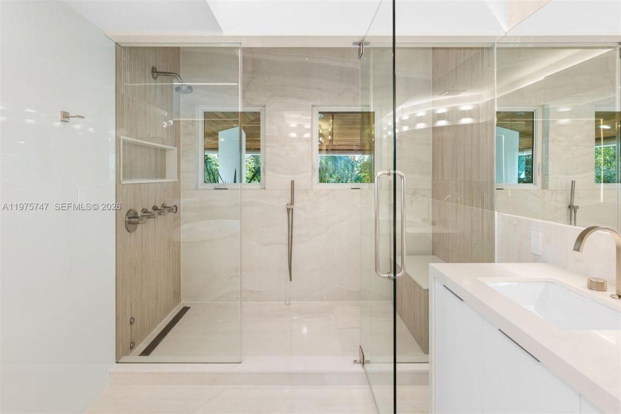 7150 W Lago Dr, Coral Gables, FL 33143 Photo